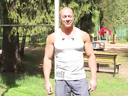 Упражнения на перекладине