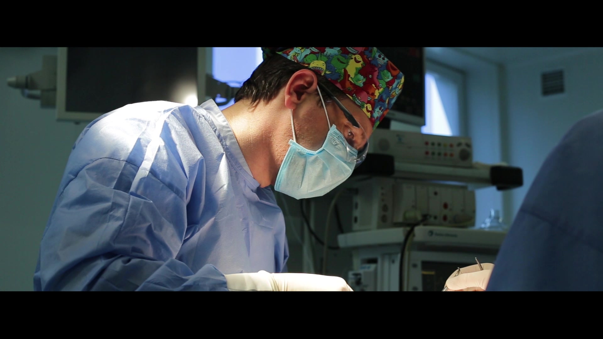 7 сентября - премьера "Поверніть мені красу" с ведущим пластическим хирургом Дмитрием Слоссером